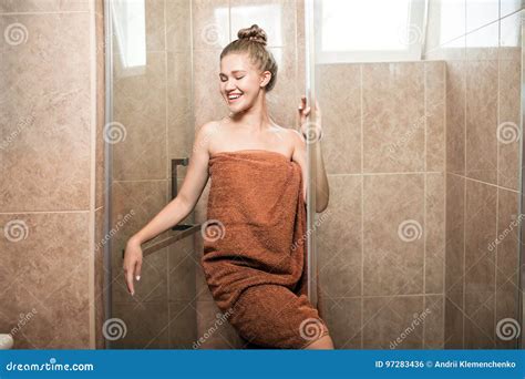 naked sexy women in the shower